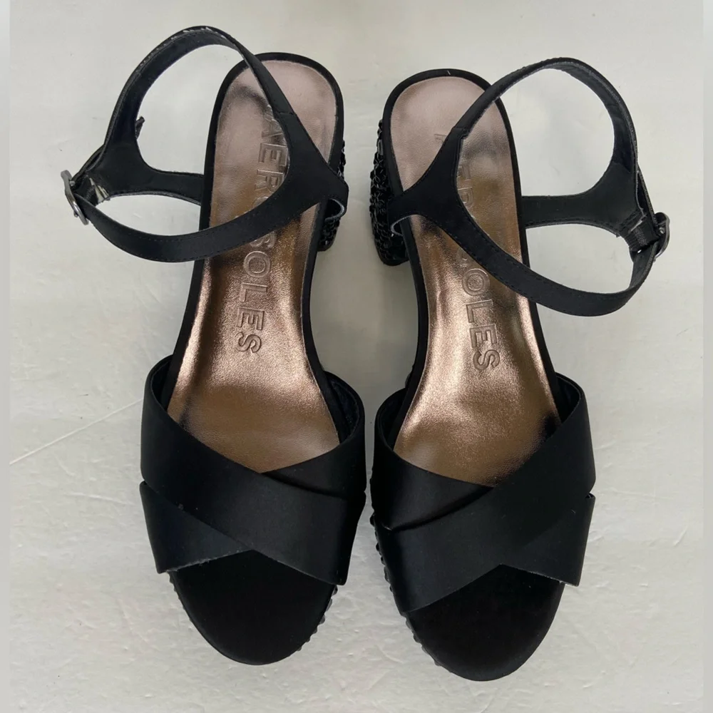 AEROSOLES satin made